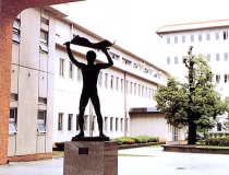 石川県立金沢泉丘高等学校の入り口