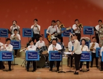 楽器を演奏する京都廣学館高等学校の生徒