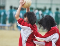 スポーツする明誠高等学校の生徒