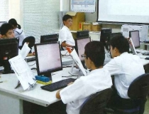 沖縄県立宜野湾高等学校のパソコン授業