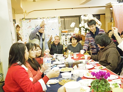 神戸自由学院のパーティー風景
