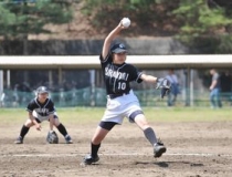 スポーツをする仙台白百合学園高等学校の生徒